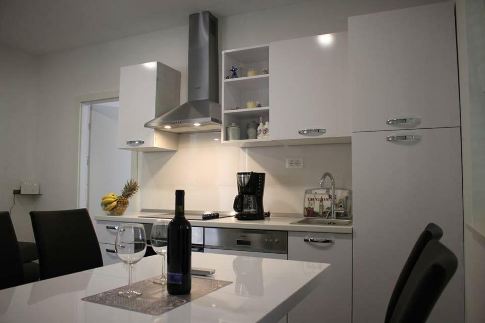 Apartments Holiday Baška Voda المظهر الخارجي الصورة