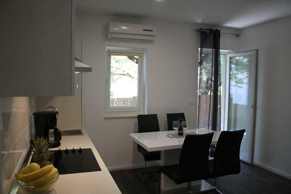 Apartments Holiday Baška Voda المظهر الخارجي الصورة