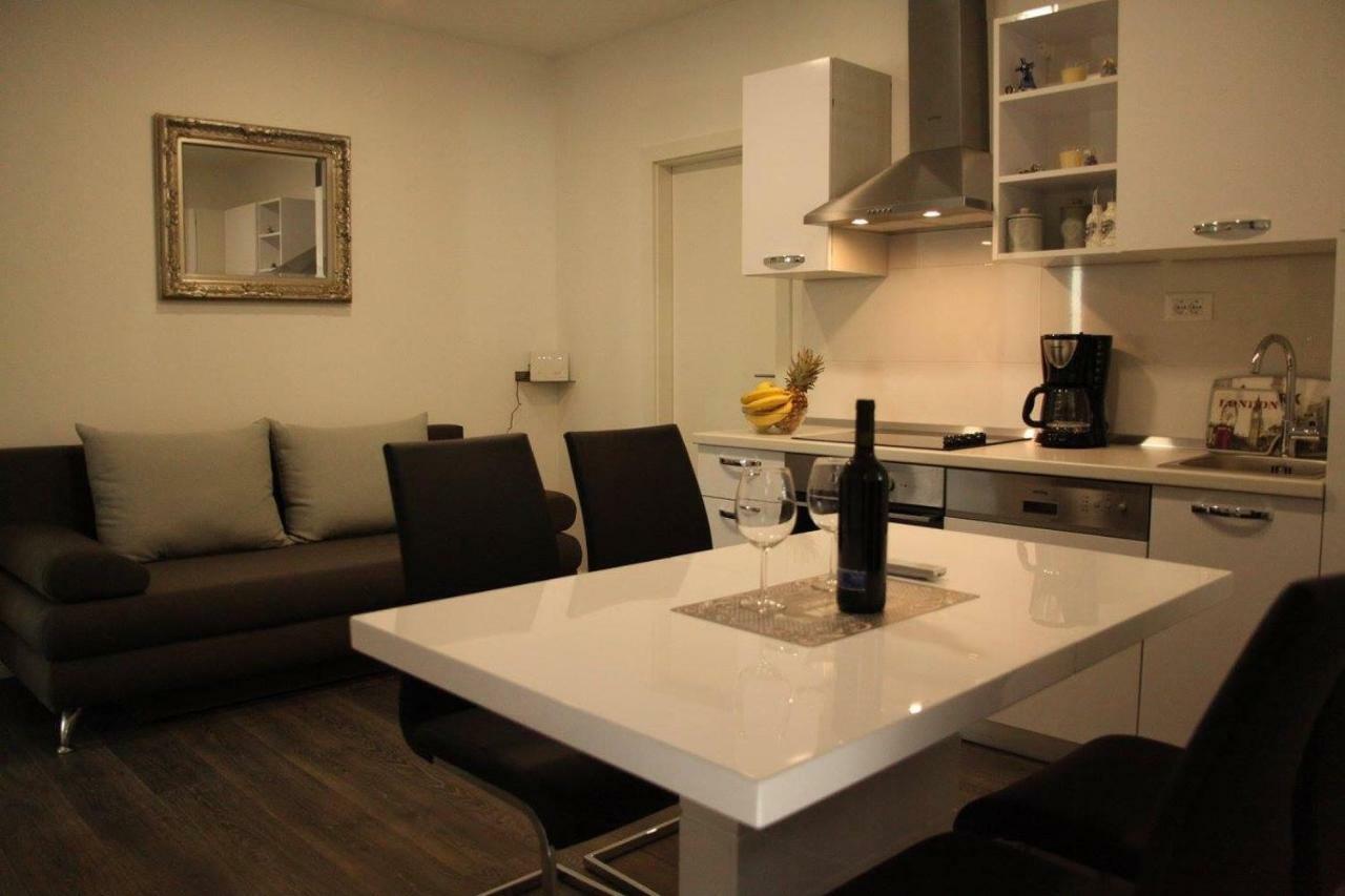 Apartments Holiday Baška Voda المظهر الخارجي الصورة
