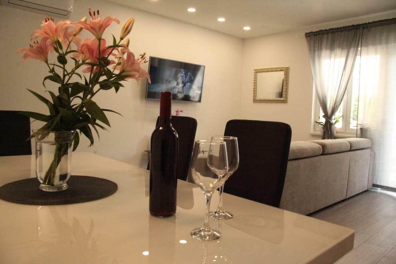 Apartments Holiday Baška Voda المظهر الخارجي الصورة
