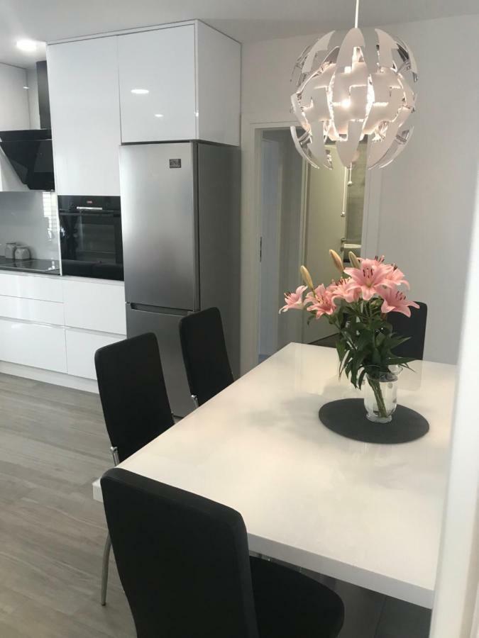 Apartments Holiday Baška Voda المظهر الخارجي الصورة