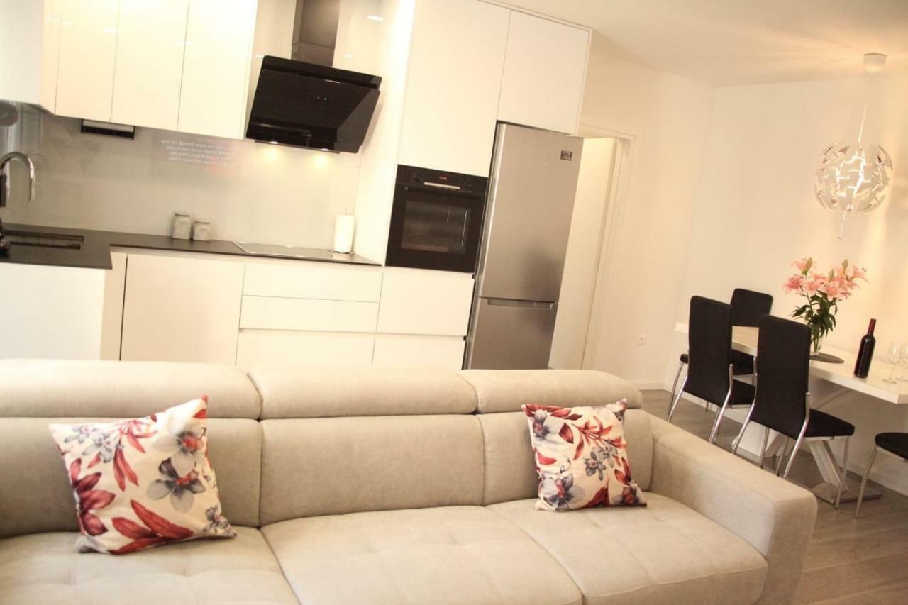 Apartments Holiday Baška Voda المظهر الخارجي الصورة